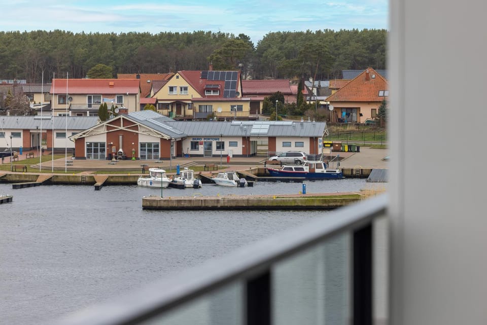 Property building, Neighbourhood, Balcony/Terrace, Lake view, River view