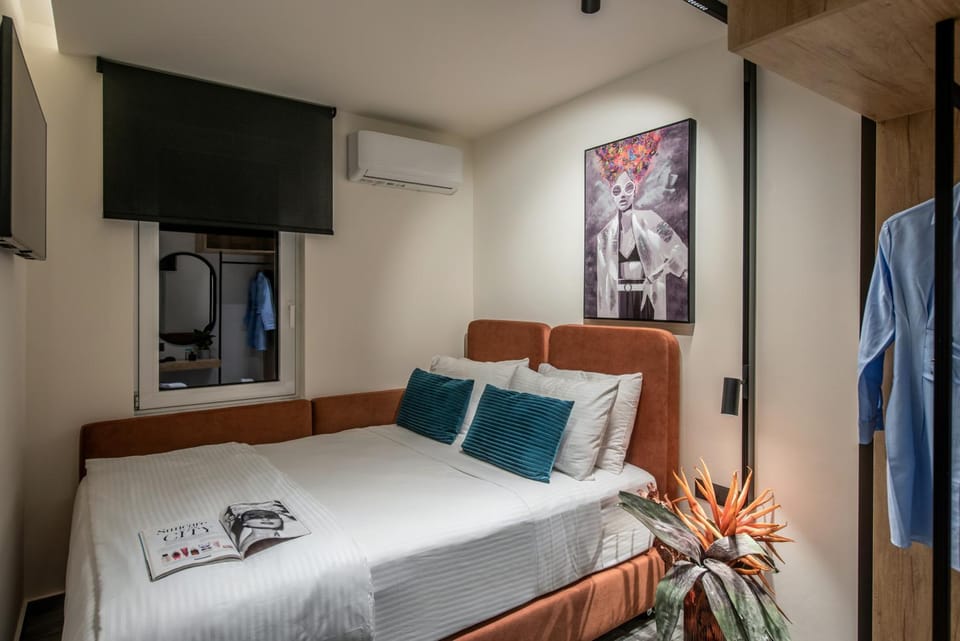 Bed, TV and multimedia, Photo of the whole room, Bedroom, towels, wardrobe, air conditioner