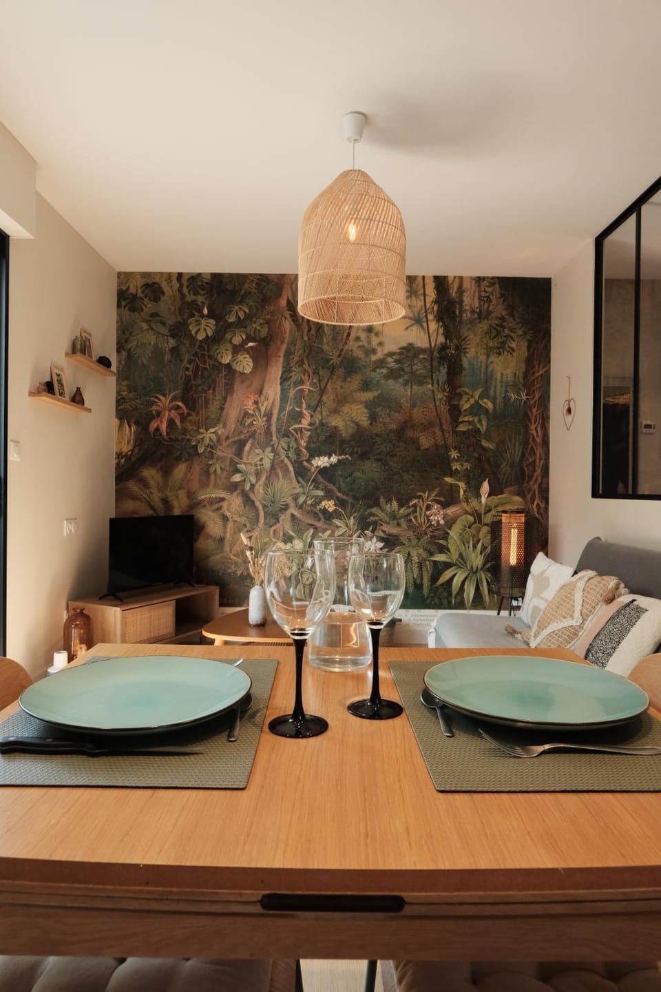 Living room, Seating area, Dining area