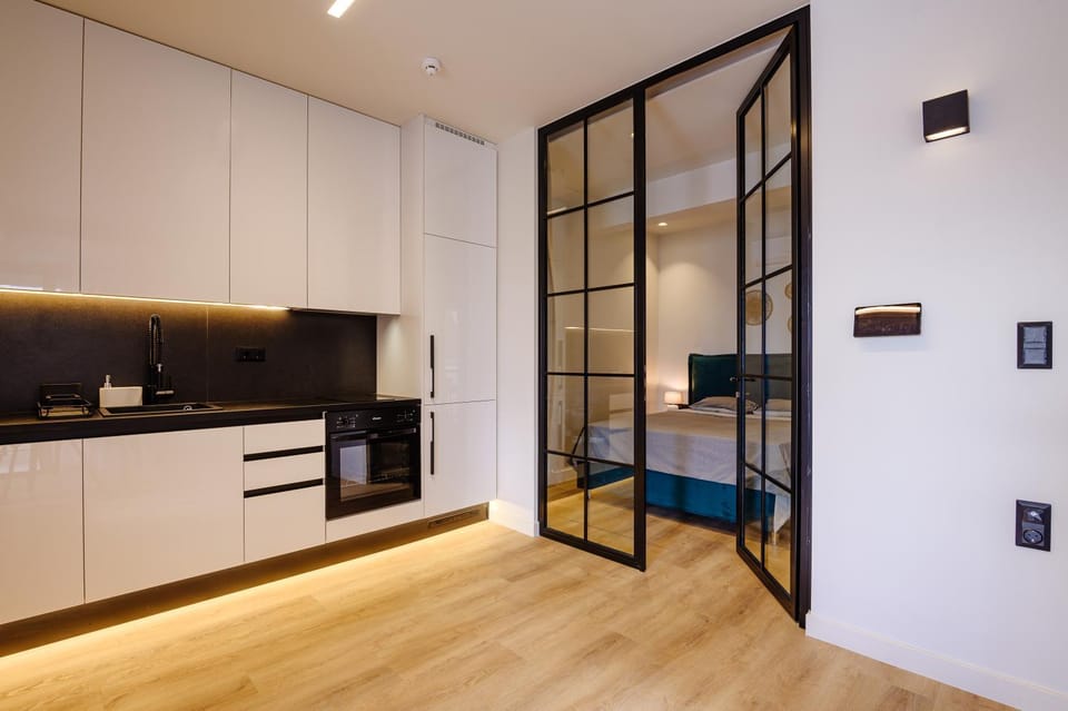 Bedroom, kitchen
