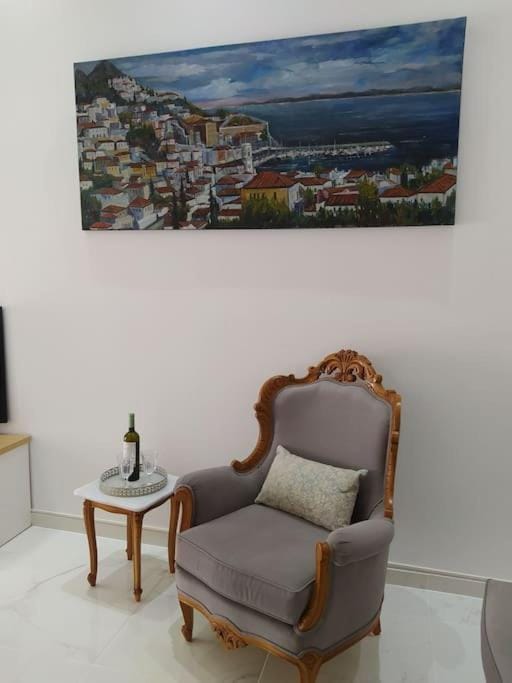 Hydra's Harbor House Apartment in Islands