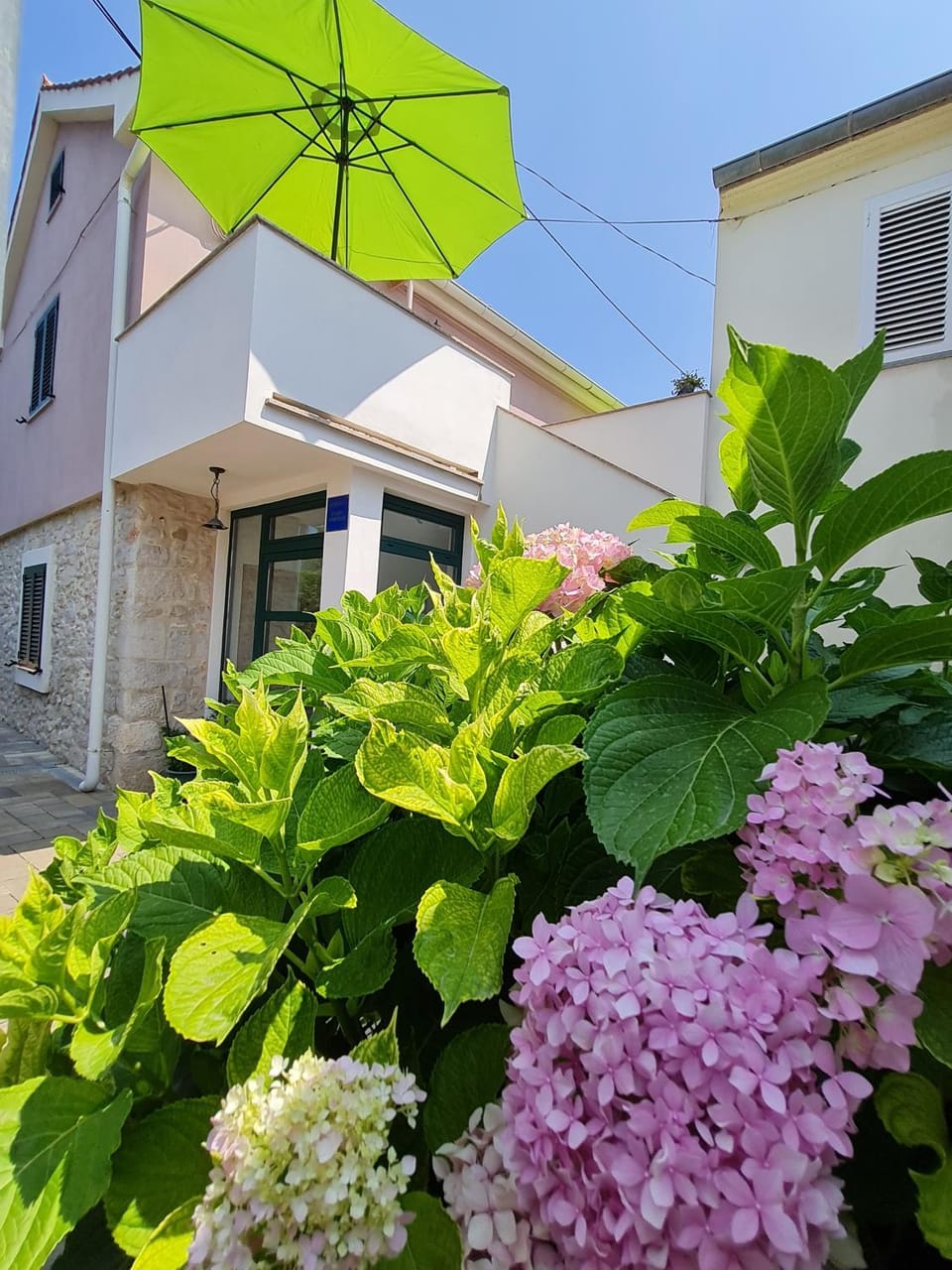 Property building, Garden, Balcony/Terrace, Garden view