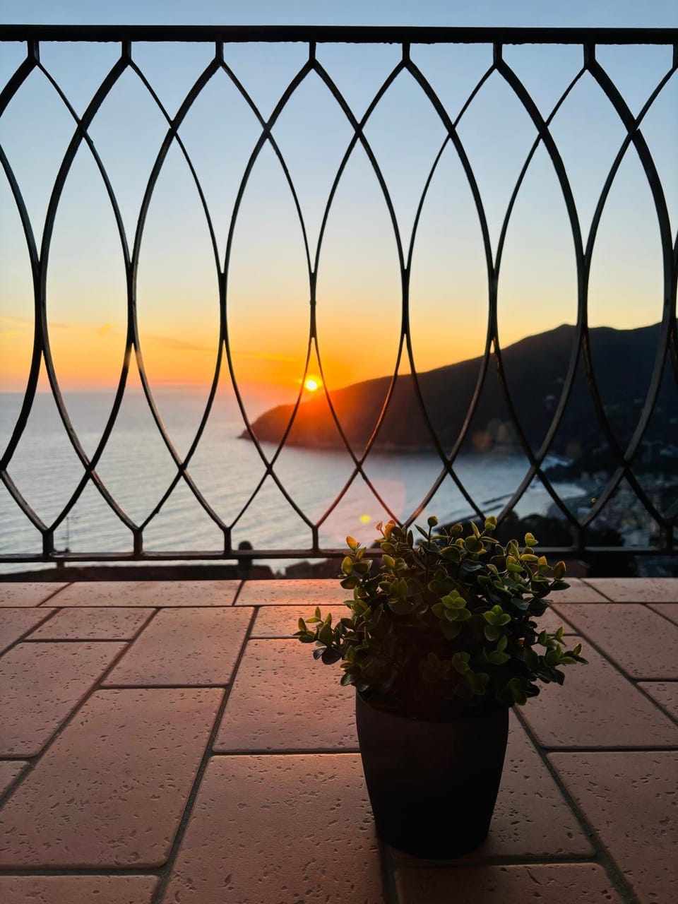 View (from property/room), Balcony/Terrace, Mountain view, Sea view, Sunset