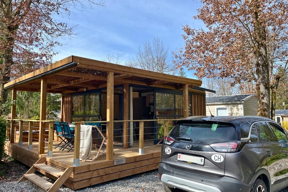 Property building, Patio, Balcony/Terrace