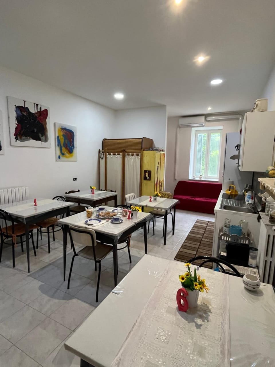 Kitchen or kitchenette, Food and drinks, Dining area, Food