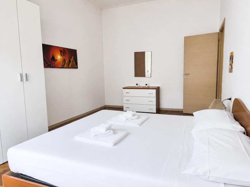 Bed, Photo of the whole room, Bedroom, hair dresser, towels, wardrobe