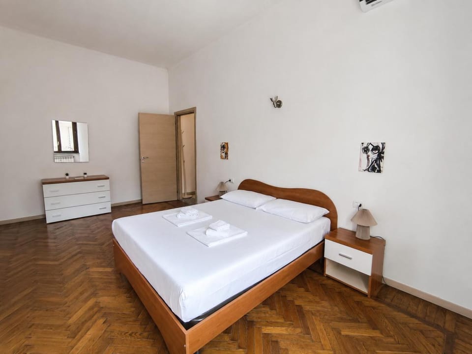 Bed, Photo of the whole room, Bedroom, wardrobe