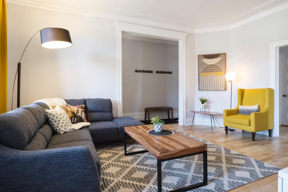 Living room, Seating area