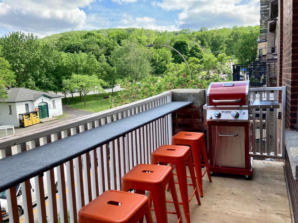 Natural landscape, BBQ facilities, View (from property/room), View (from property/room), Balcony/Terrace, Landmark view, Landmark view, Mountain view, Mountain view, Street view, Street view