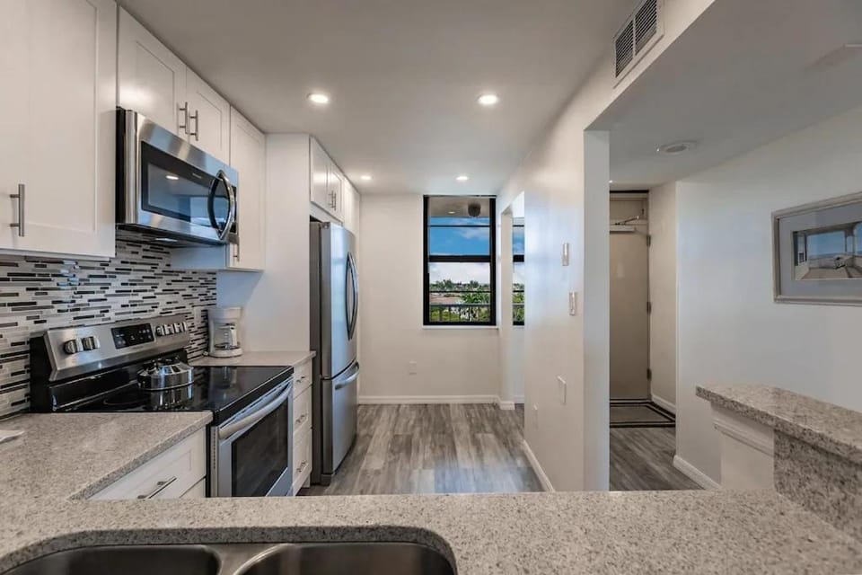 Beachfront I Full Coastal Contemporary Renovation Apartment in Marco Island