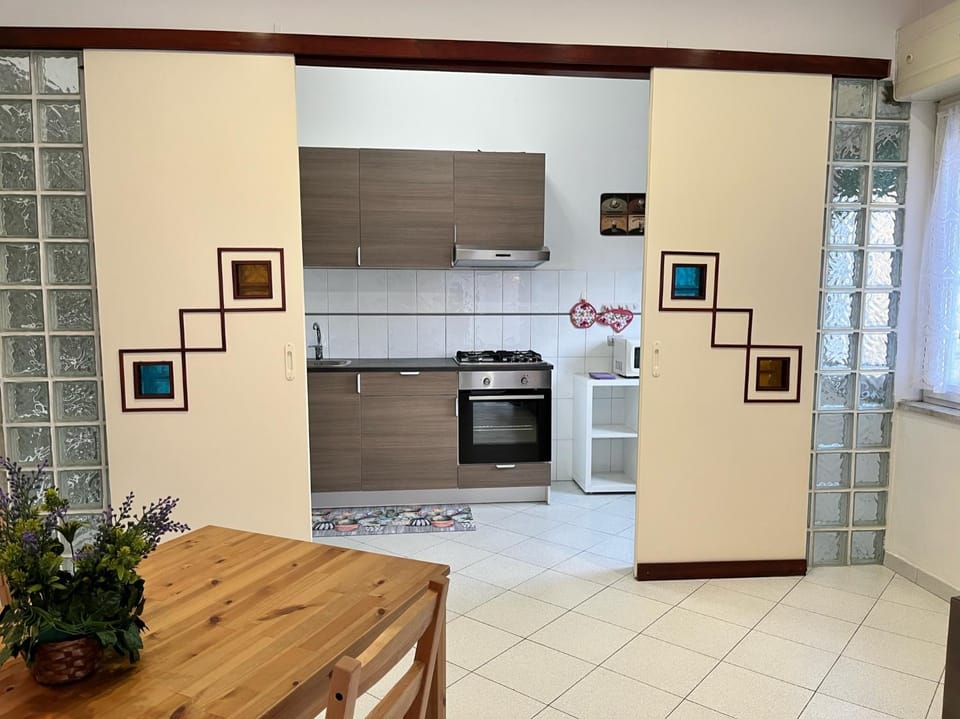 Kitchen or kitchenette, minibar, pet friendly, stove, kitchen