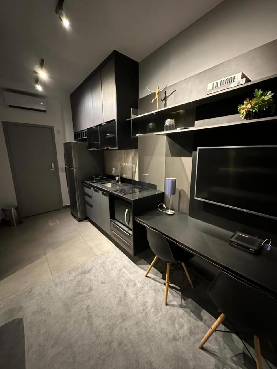 TV and multimedia, Kitchen or kitchenette, minibar, stove