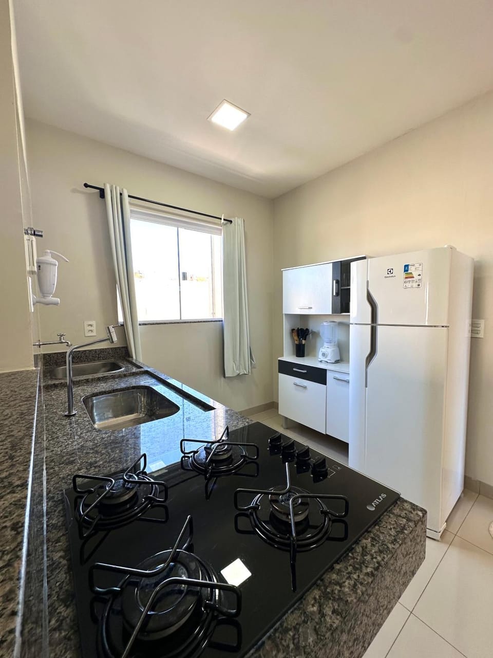 Kitchen or kitchenette, Dining area, minibar, stove, toaster
