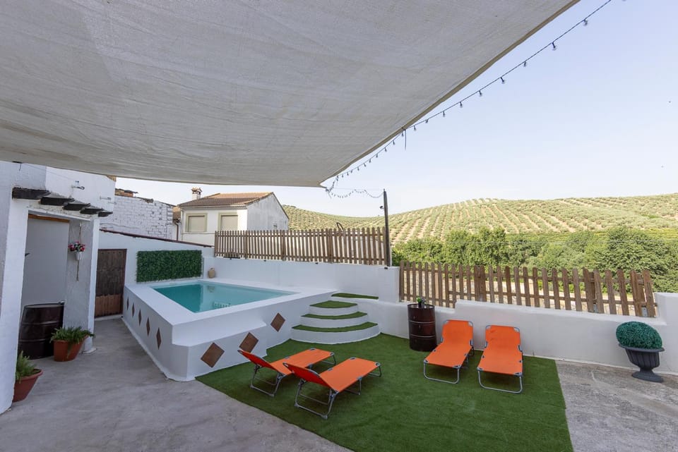 Patio, Off site, Day, Garden, Solarium, View (from property/room), Mountain view, Pool view, Swimming pool, sunbed