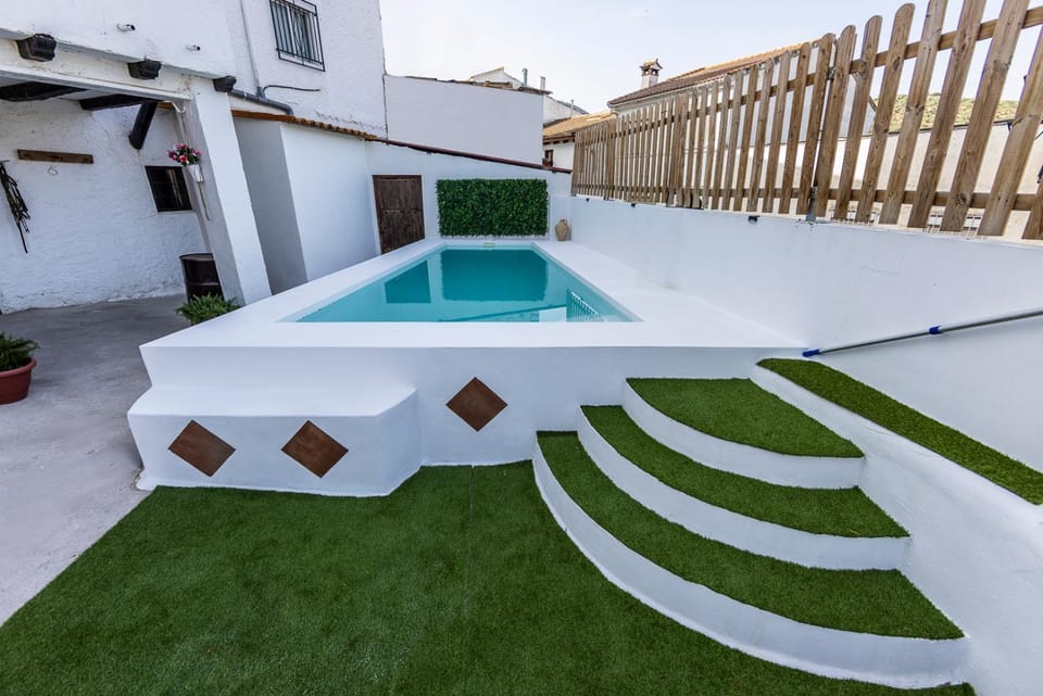 Property building, Patio, Off site, Day, Garden, Solarium, Pool view, Swimming pool, sunbed