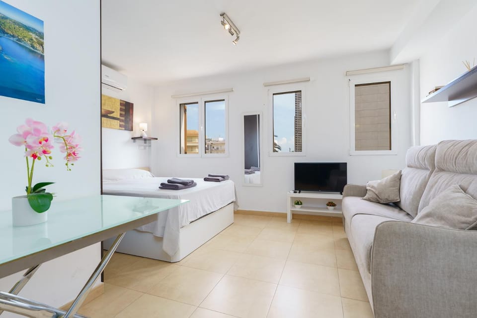 Bed, Living room, Dining area