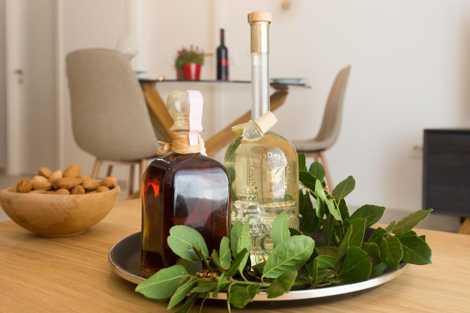 Food and drinks, Dining area, Food, Drinks, Alcoholic drinks