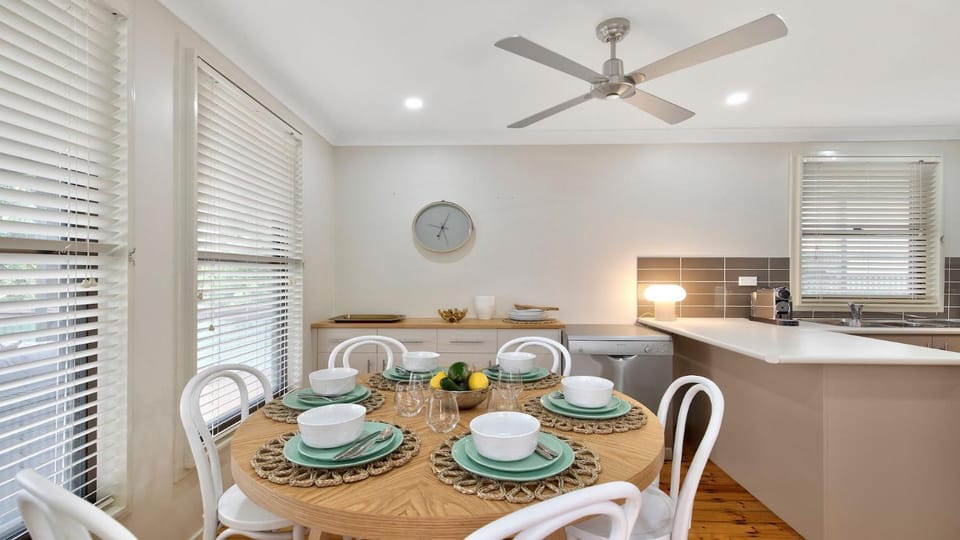 Coffee/tea facilities, Dining area, kitchen