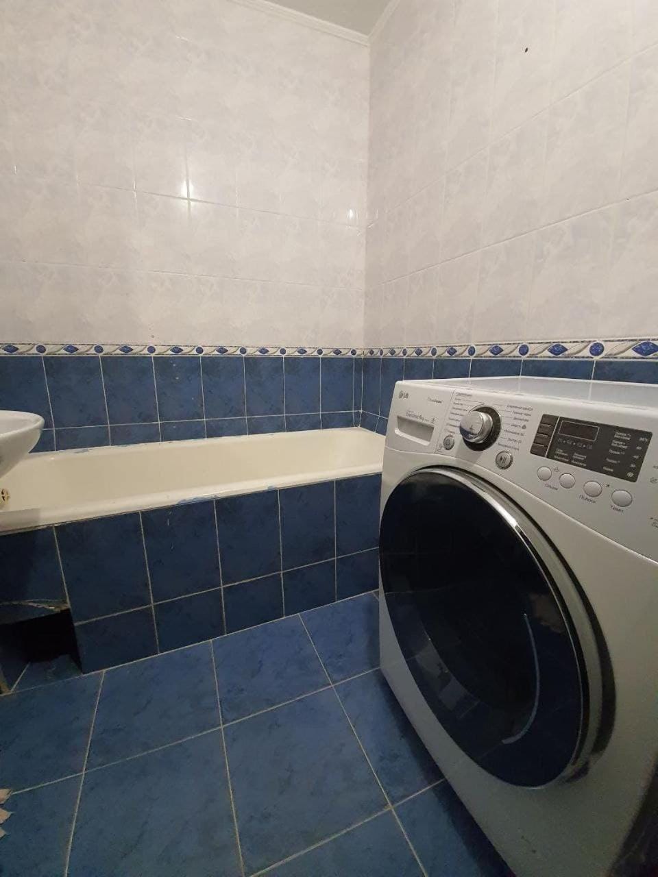 Bathroom, washing machine