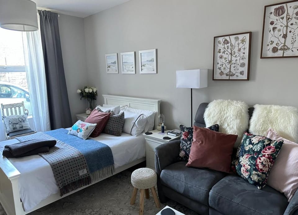 Small Cosy Studio Flat Near the Sea, Central Oban Apartment in Oban