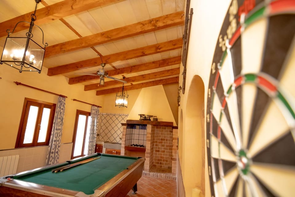 Billiard, Game Room