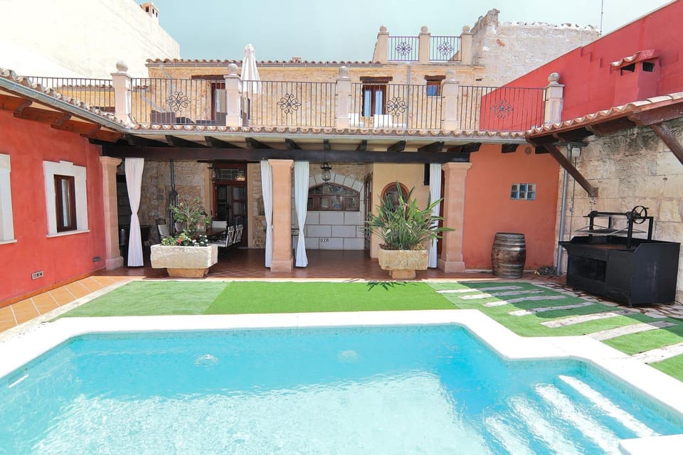 Facade/entrance, Swimming pool
