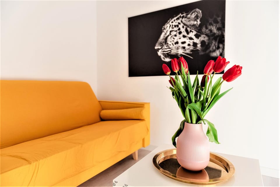 Living room, Decorative detail, Seating area