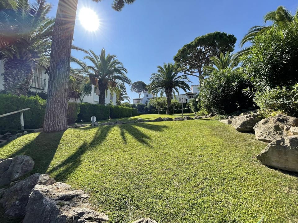 Casa con Jardín Privado, Chimenea y Piscina Comunitaria, cerca del Golfo y Playa de Pals - ES-226-31 House in Baix Empordà