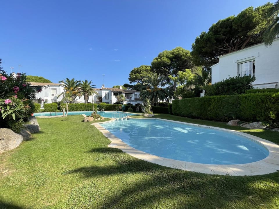 Casa con Jardín Privado, Chimenea y Piscina Comunitaria, cerca del Golfo y Playa de Pals - ES-226-31 House in Baix Empordà