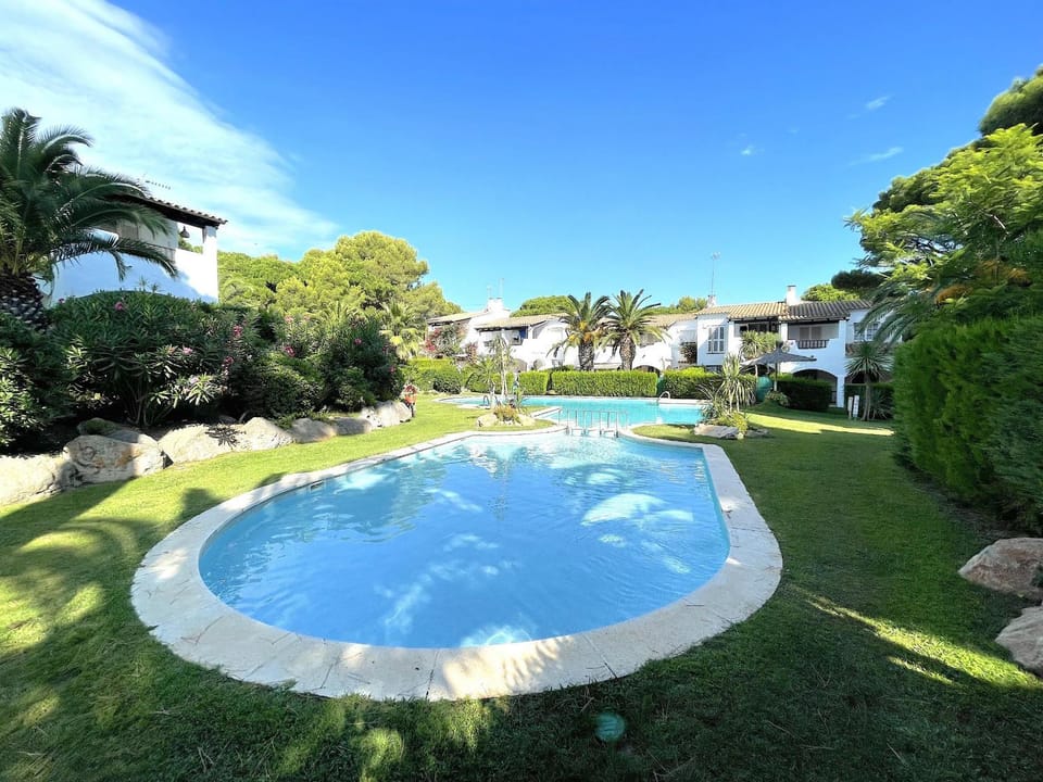 Casa con Jardín Privado, Chimenea y Piscina Comunitaria, cerca del Golfo y Playa de Pals - ES-226-31 House in Baix Empordà
