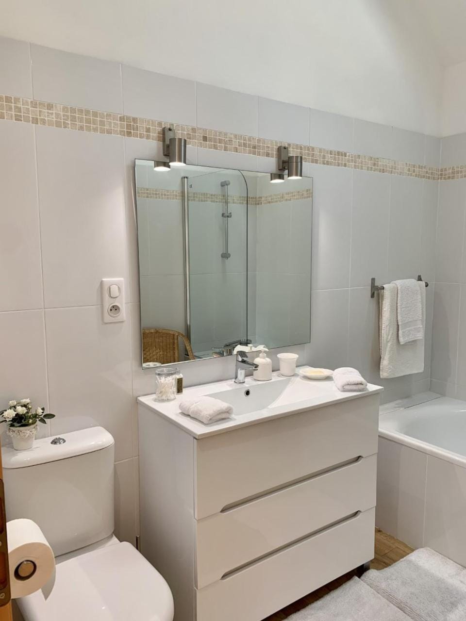 Shower, Toilet, Bathroom, towels