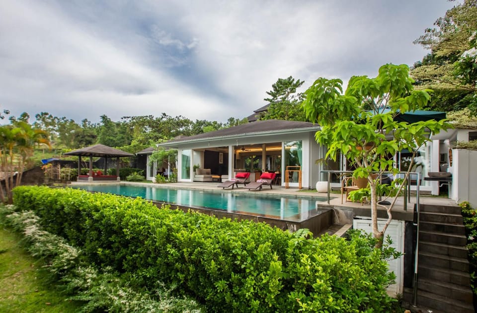 Property building, Day, Garden, Garden view, Pool view, Swimming pool, sunbed