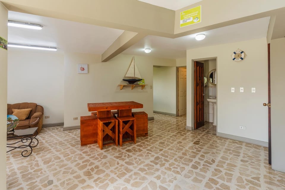 Seating area, Dining area