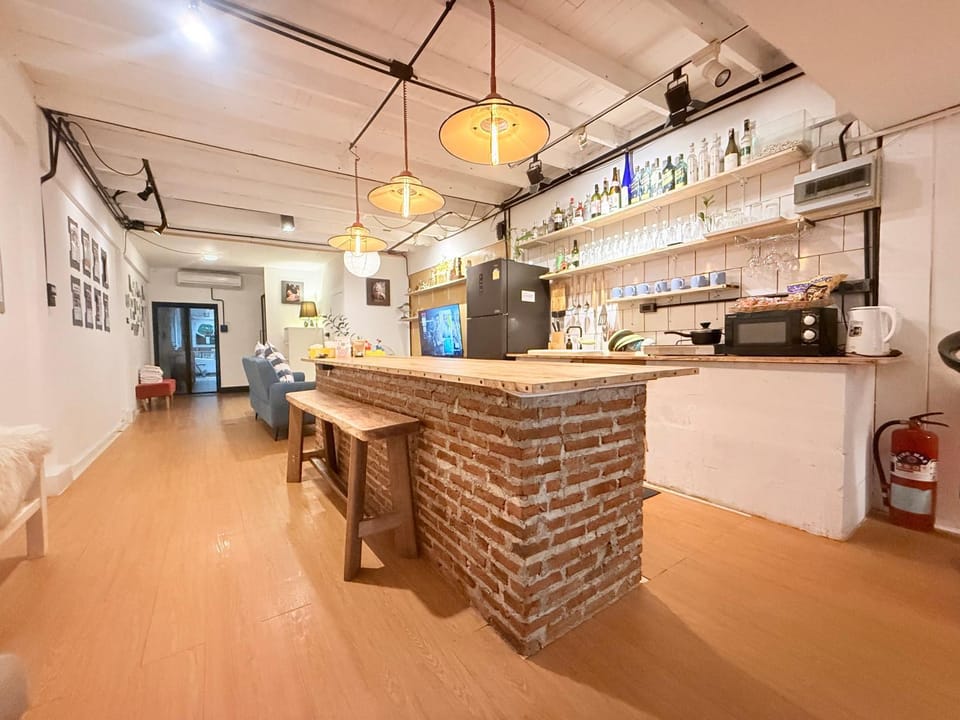 Kitchen or kitchenette, Lounge or bar, Dining area