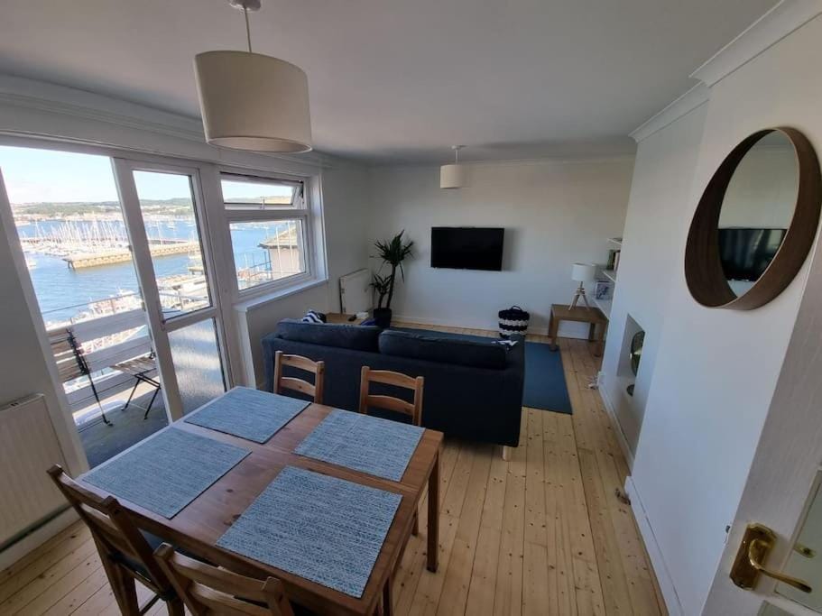 Apartment with a view, perfect for breaks and WFH Apartment in Plymouth