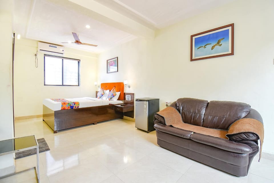 Living room, Photo of the whole room, Seating area, Bedroom, air conditioner
