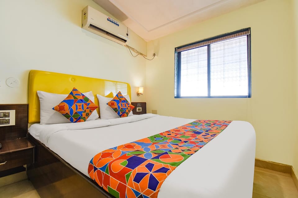 Photo of the whole room, Bedroom, air conditioner