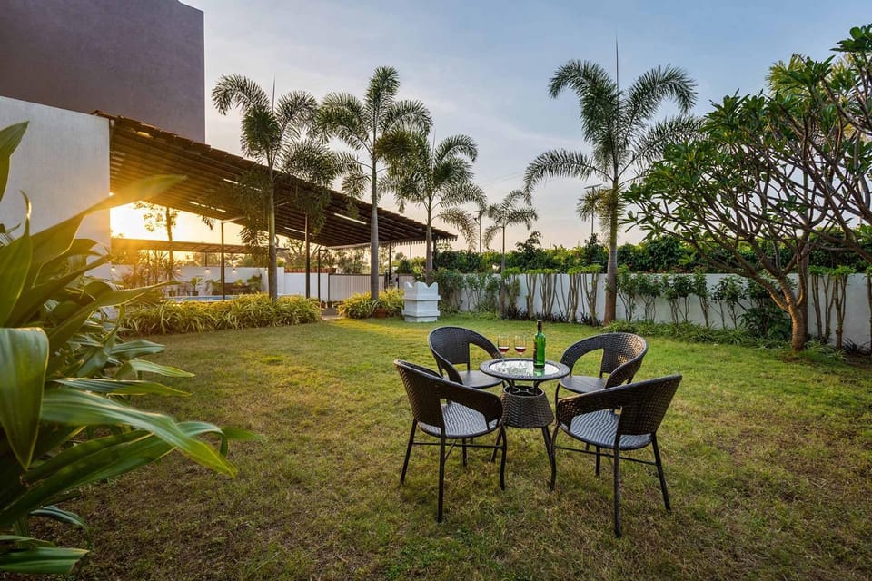 Garden, Seating area, Garden view