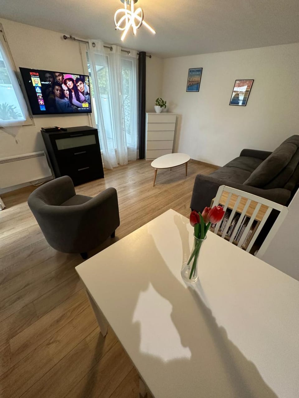 Communal lounge/ TV room, Living room, Seating area