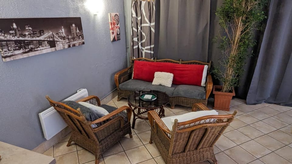 Communal lounge/ TV room, Lounge or bar