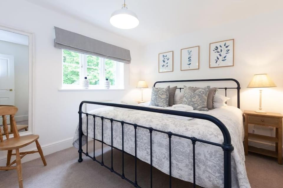 Oxfordshire Living - The Henrietta Cottage - Woodstock House in West Oxfordshire District