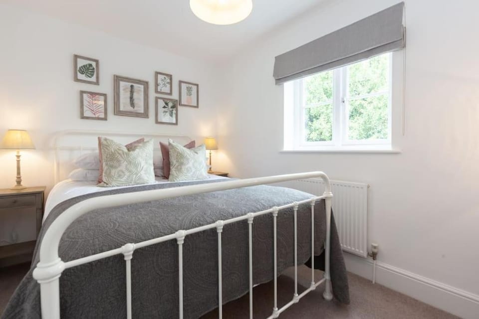 Oxfordshire Living - The Henrietta Cottage - Woodstock House in West Oxfordshire District