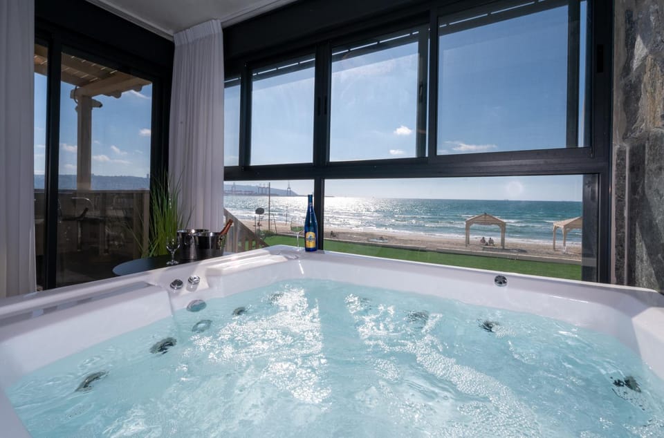 מבנים בים 77 Suites at sea Apartment in Haifa