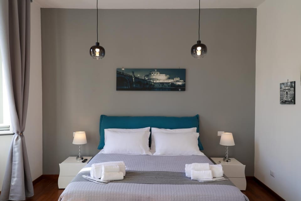 Bed, Photo of the whole room, Bedroom, towels
