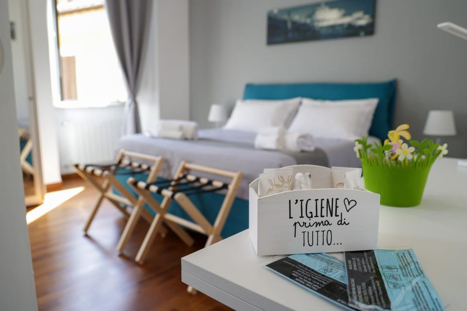Bed, Living room, Photo of the whole room, Seating area, Bedroom, Text overlay