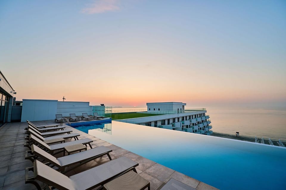 Day, Natural landscape, Pool view, Sea view, Swimming pool, Sunrise, sunbed