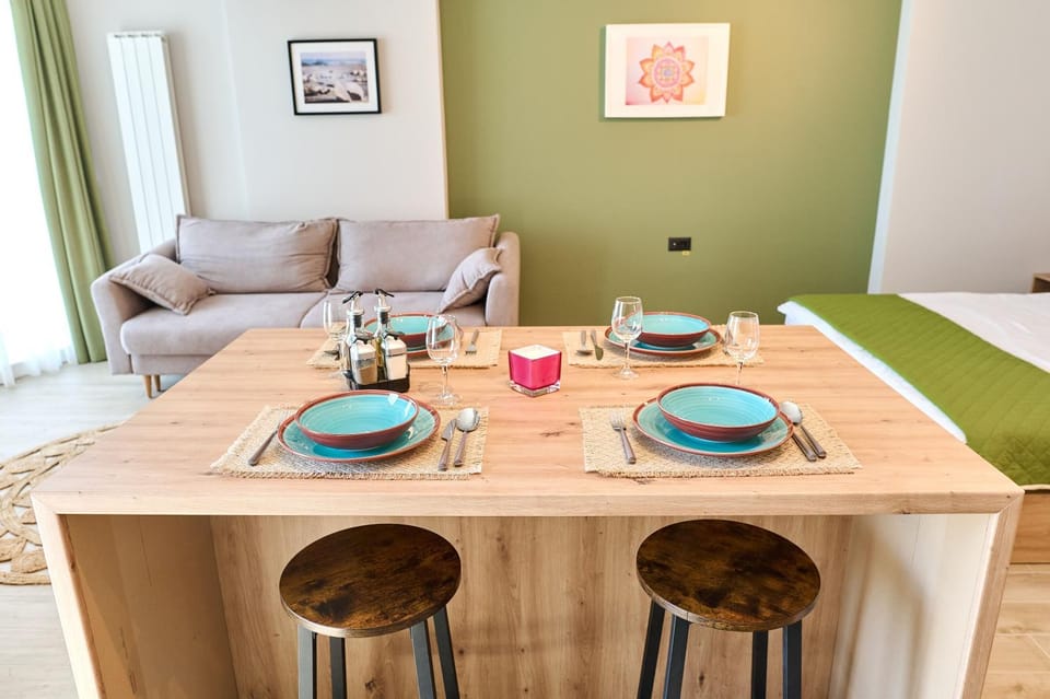 Living room, Dining area