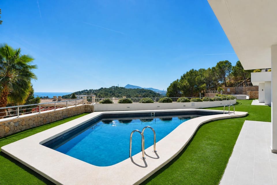 Mountain view, Sea view, Swimming pool