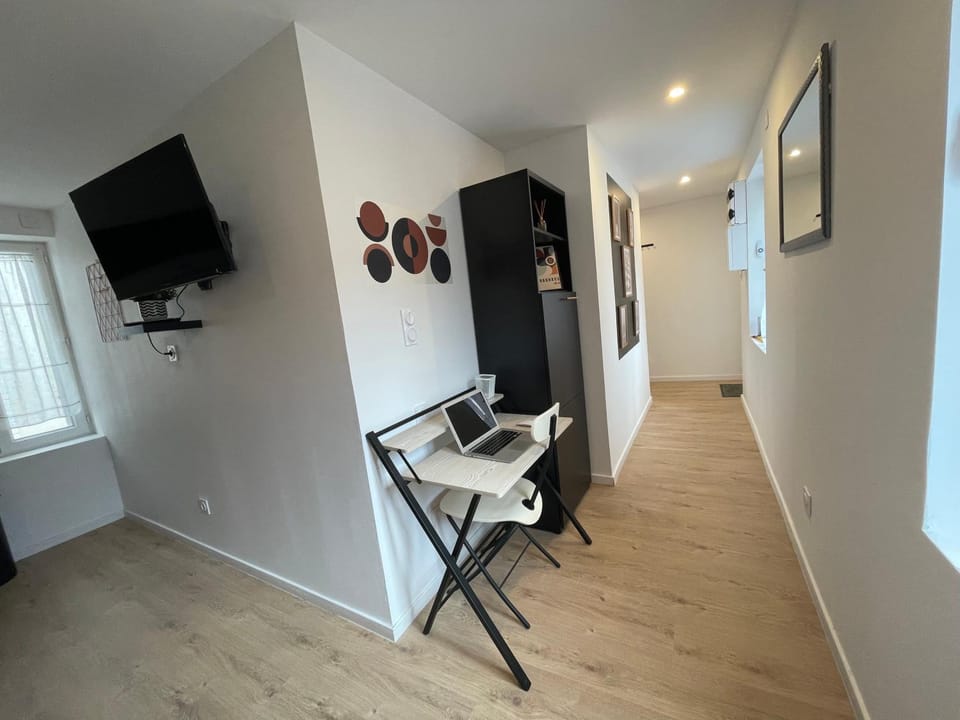 Communal lounge/ TV room, TV and multimedia, Seating area