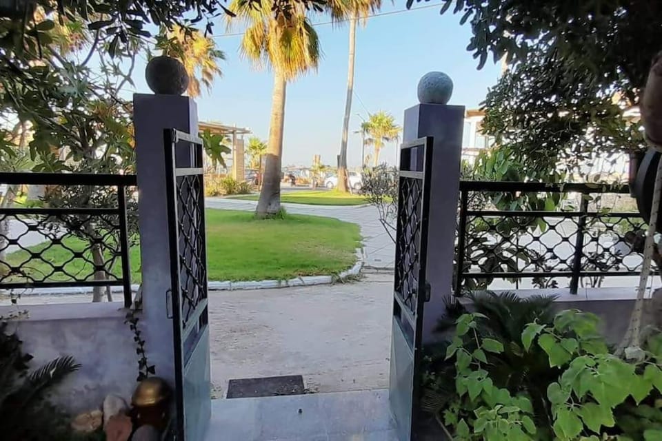 Day, Garden view